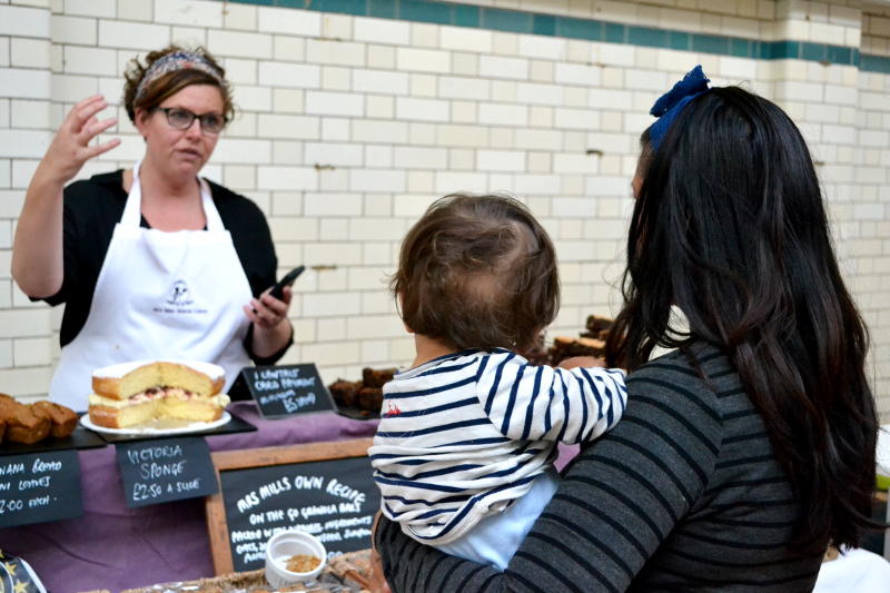 2016_stirchley_market_october_mrs_mills_cakes_800