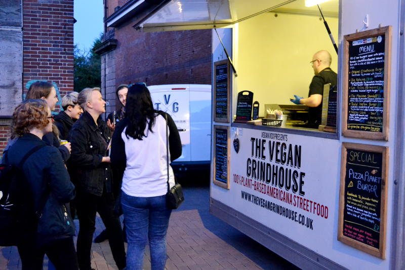 2016_stirchley_market_october_vegan_grindhouse_evening_800
