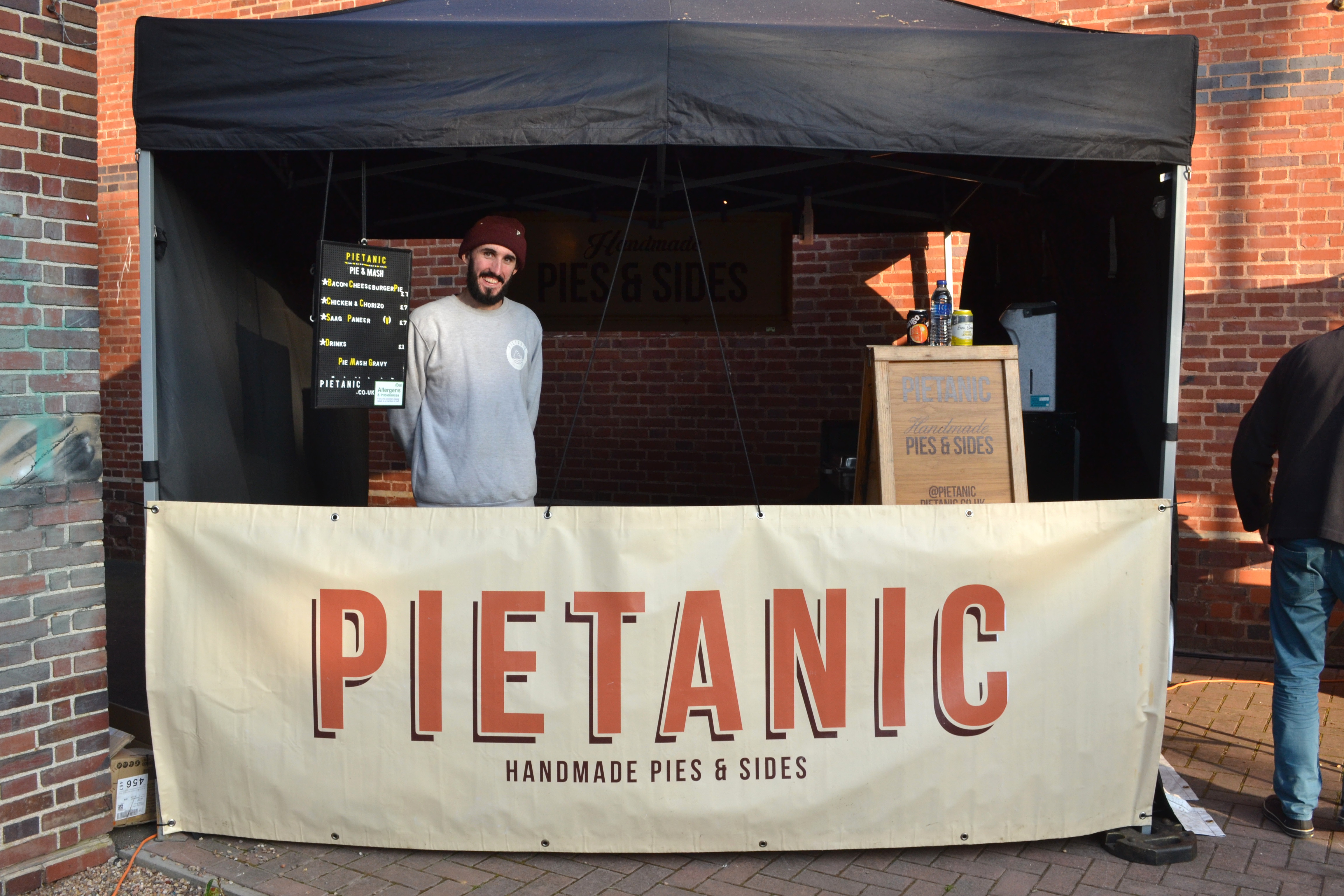 Pies with and without meat from Pietanic